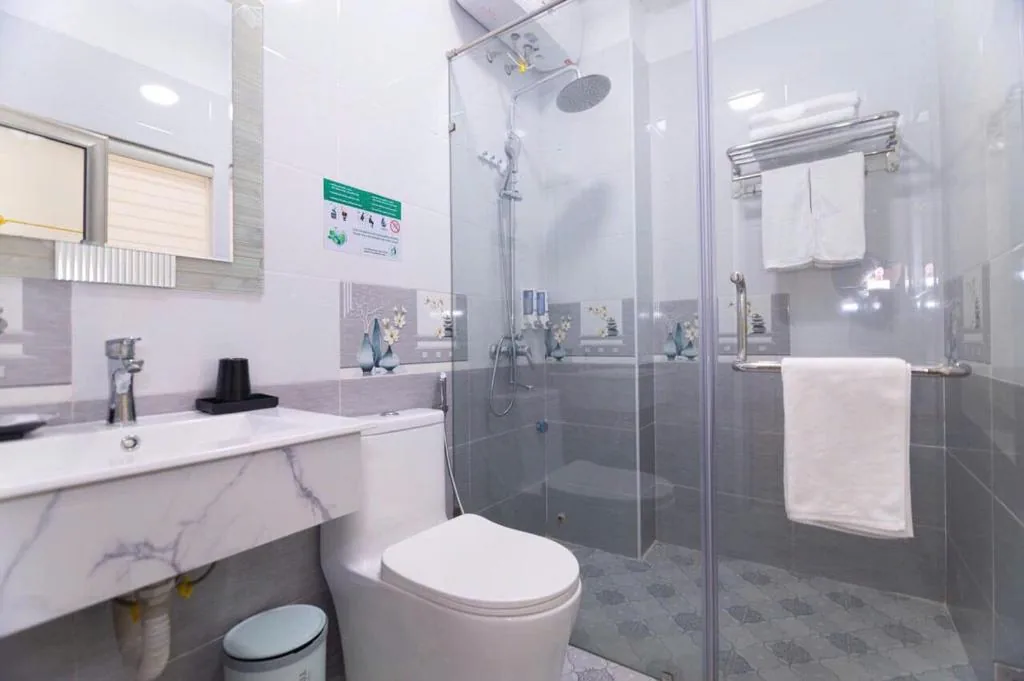 Deluxe Double Room with Balcony — Green Bay Hotel Ha Long